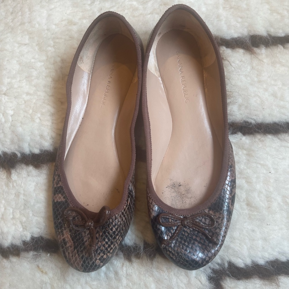 🆕 Listing - Banana Republic Ashley Ballet Flats Snakeskin Pattern